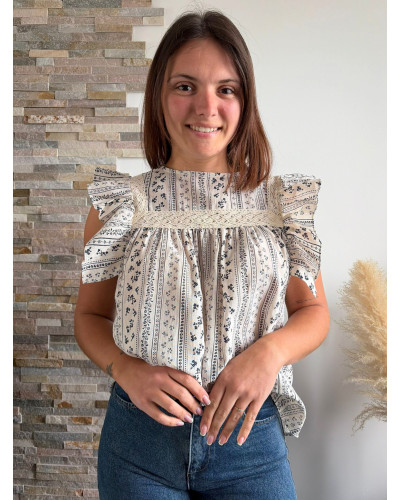ANNE | Blouse écrue motif bleu volants sur les épaules