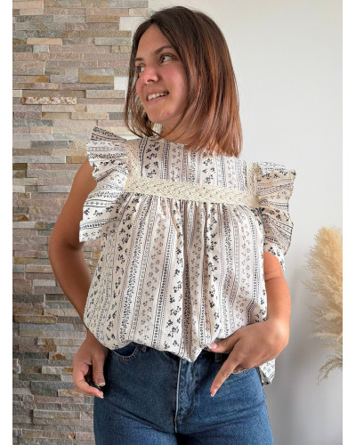 ANNE | Blouse écrue motif bleu volants sur les épaules