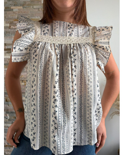 ANNE | Blouse écrue motif bleu volants sur les épaules