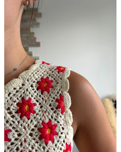 AMAEL | Top en crochet écru fleurs rouges