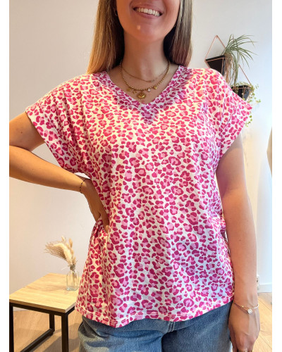 YANNIS | Tee-shirt léopard rose col V