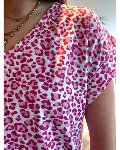 YANNIS | Tee-shirt léopard rose col V