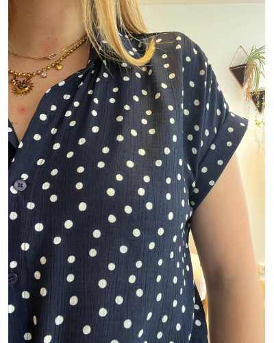 VIOLA | Blouse bleu marine à pois blanc manche courte