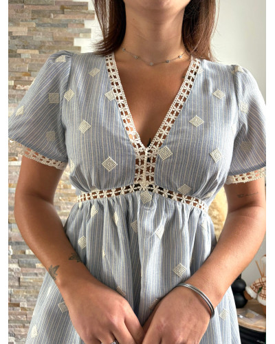 BROOKE | Robe bleu ciel rayée broderie carrée