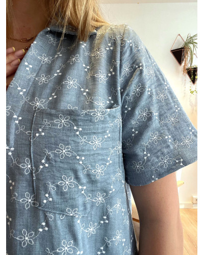 ALBA | Robe droite bleu jean col chemise avec broderie