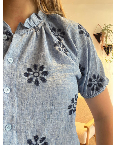 INES | Blouse bleue manche courte avec broderie