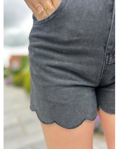 HELIO| Short en jean noir bord feston