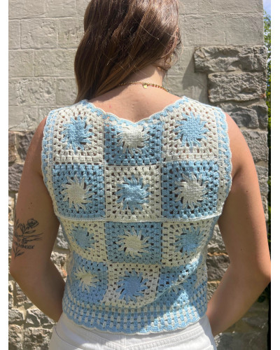 ISHAN | Gilet en crochet bleu ciel et blanc sans manche