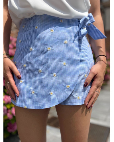 EMMANUELLE | Jupe short vichy bleu avec marguerites