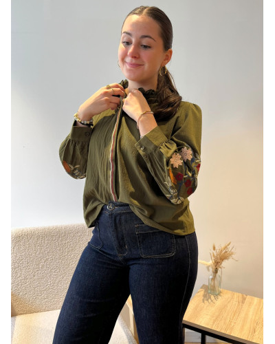 CELESTE | Blouse kaki avec broderie sur les manches