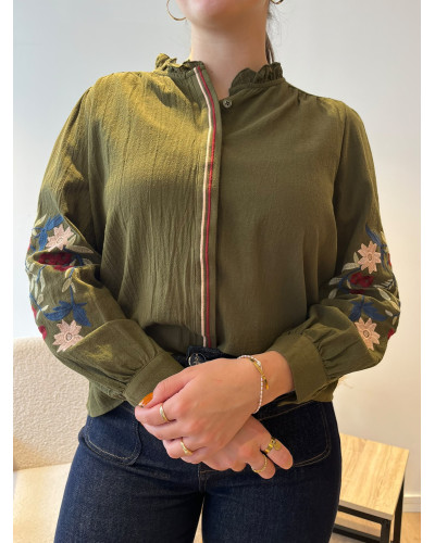 CELESTE | Blouse kaki avec broderie sur les manches