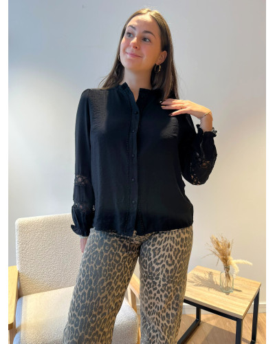 SUZANNE | Blouse noire fluide détails ajourés