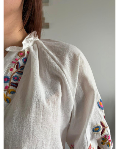 FABIOLA | Blouse blanche broderie colorée