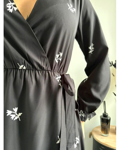 DAPHNEE | Robe noire fluide à motifs