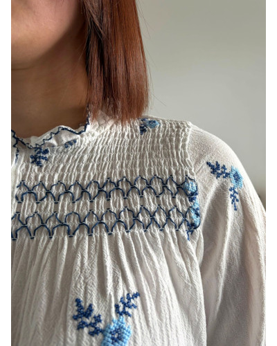LUCIE | Blouse coton blanc avec broderie bleue
