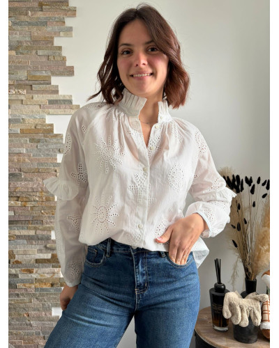 LINA | Blouse blanche avec broderie ajourées