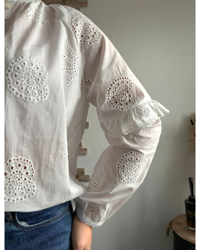 LINA | Blouse blanche avec broderie ajourées