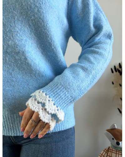 VALENTIN | Pull bleu ciel mi-saison avec col blanc