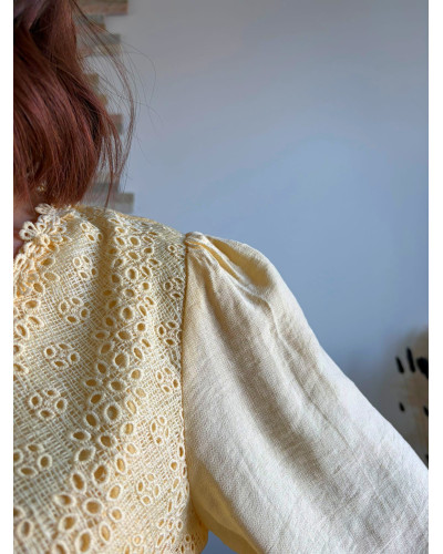 VALENTINA | Blouse jaune beurre péplum avec broderie