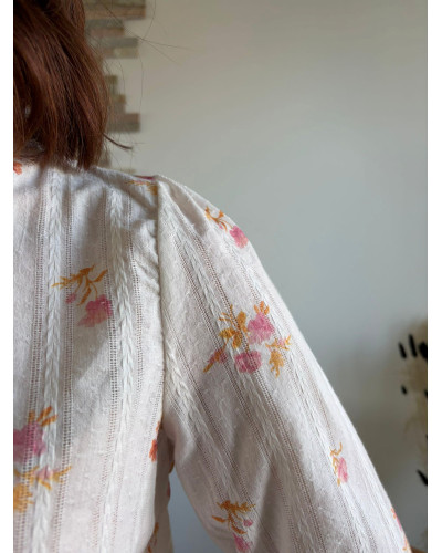 ODETTE | Blouse blanche motif fleuri rose