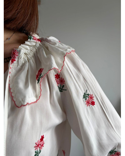 ROSALIE | Blouse blanche broderie fleurie col claudine