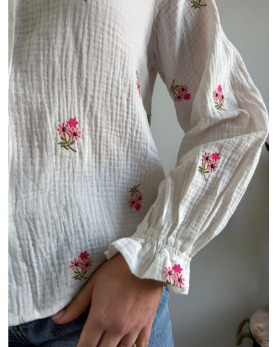ISABELLE | Blouse blanche gaze de coton fleurs roses